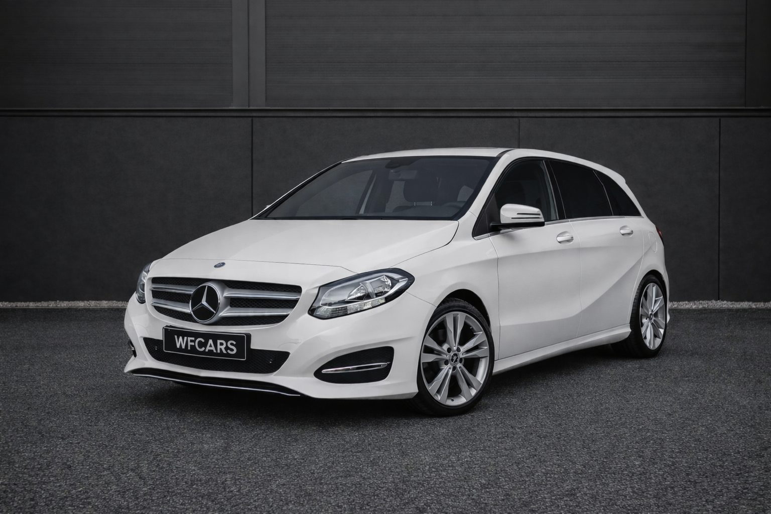 Mercedes-Benz B 180