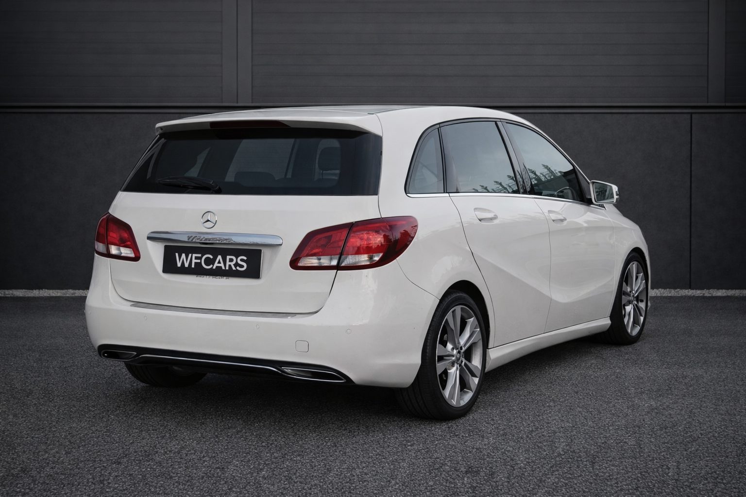 Mercedes-Benz B 180