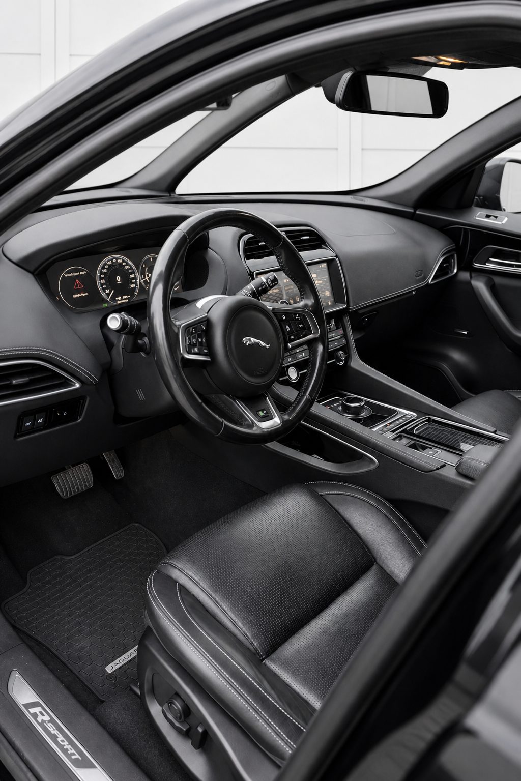 Jaguar F-PACE R SPORT