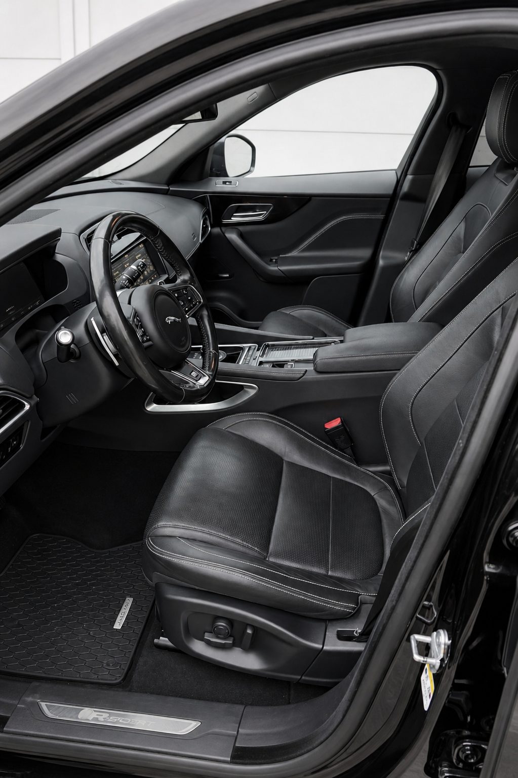 Jaguar F-PACE R SPORT