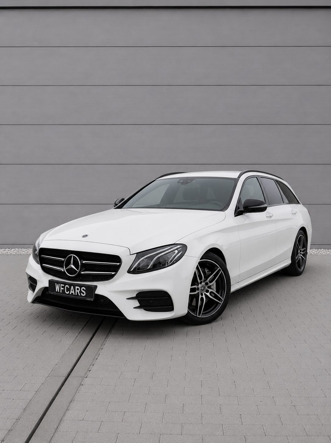 Mercedes-Benz E220 AMG pack night