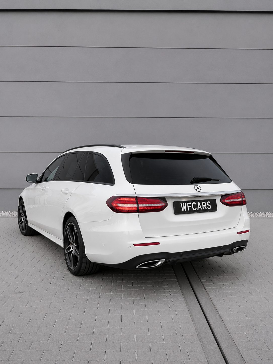 Mercedes-Benz E220 AMG pack night